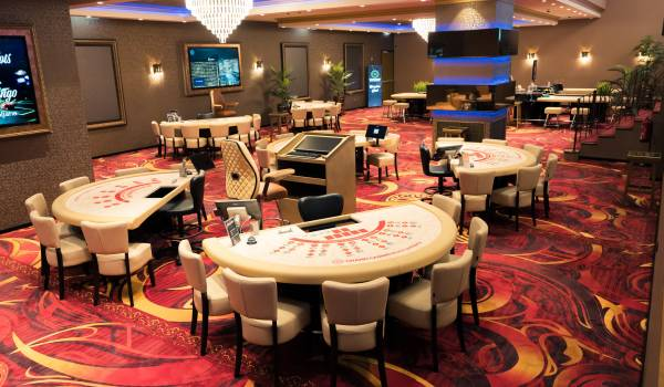 How UK Casinos Are Becoming More Inclusive for Female Players